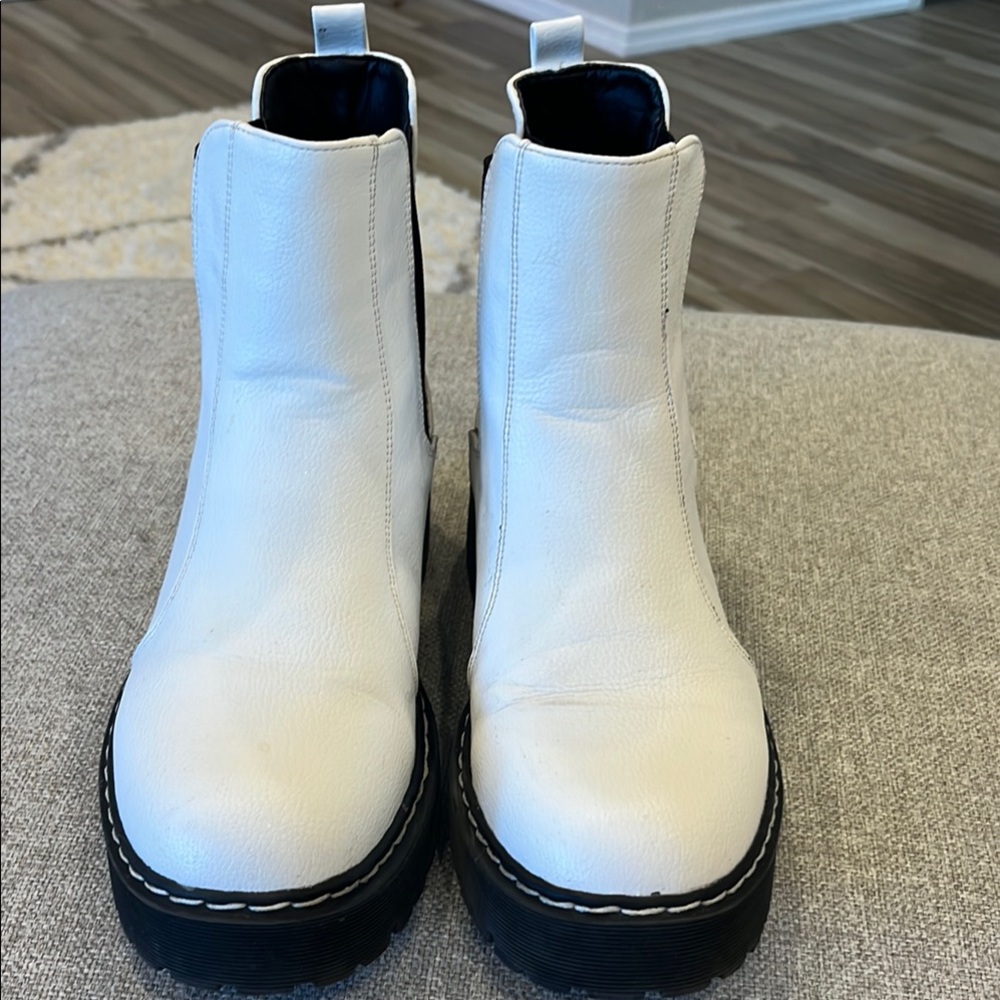 Women's White Chelsea Boots